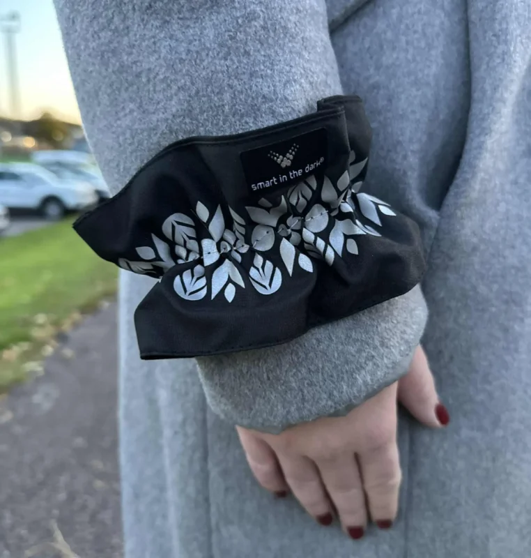 Beställ nu Smart In The Dark Reflective Band Wrinkle Oats